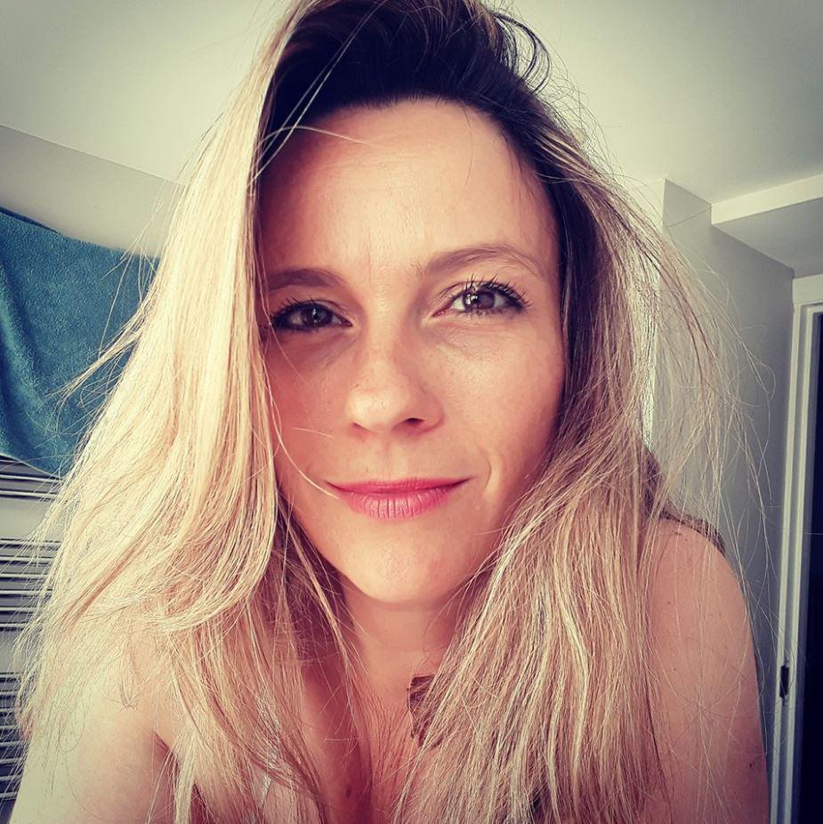 Honest mummy blogger Tova Leigh shares the reality behind her 'perfect'  selfie - including granny pants and her 'flabby' mum-tum | The Sun